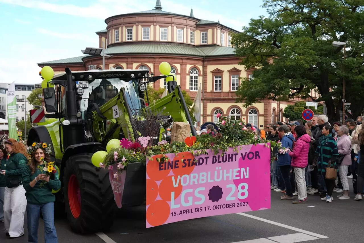 Umzugswagen der LGS auf dem Winzerfestumzug.